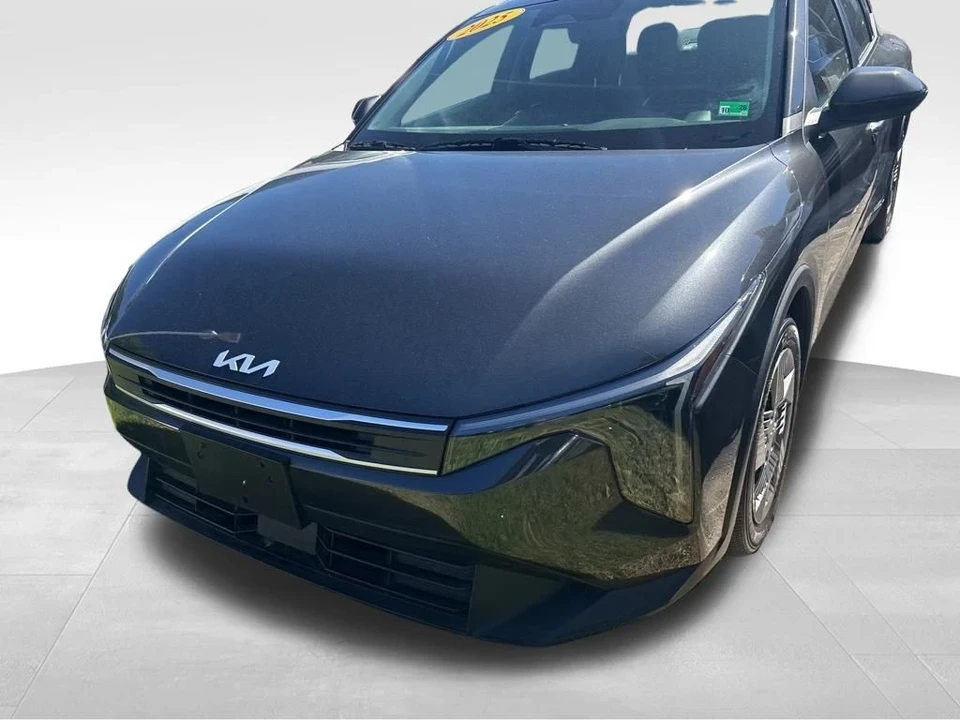 2025 Kia K4 - Image 3 of 12