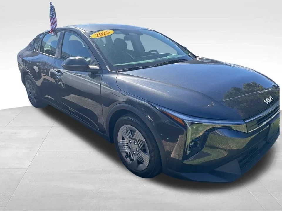 2025 Kia K4 - Image 10 of 12