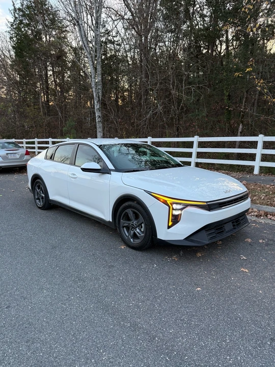 2025 Kia K4 - Image 3 of 12