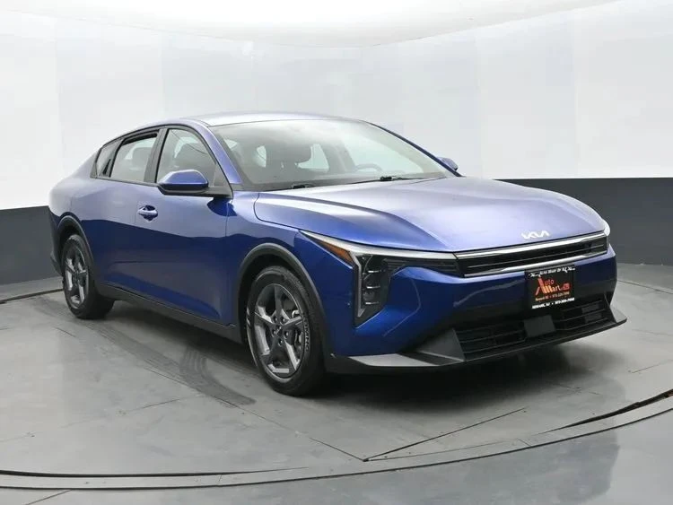 2025 Kia K4 - Image 2 of 12