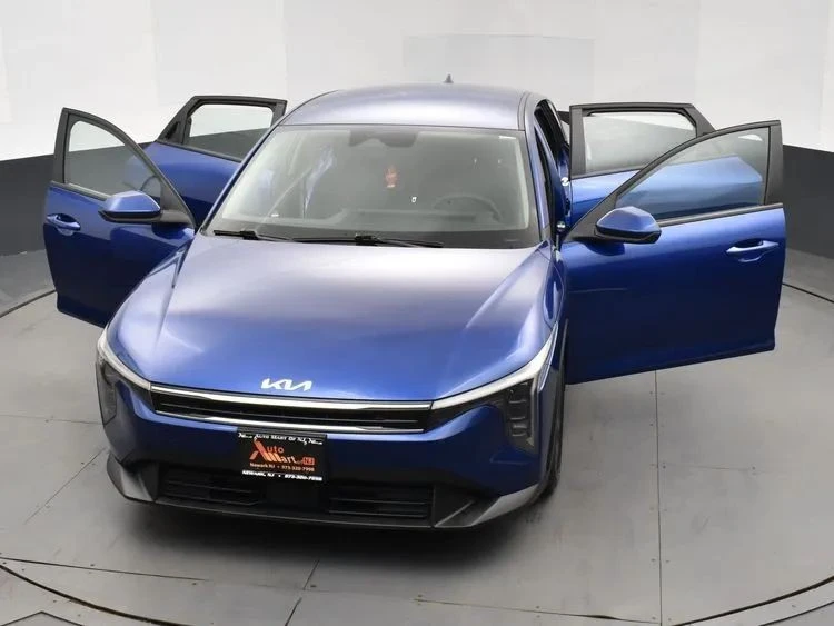 2025 Kia K4 - Image 10 of 12