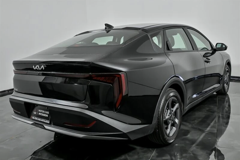 2025 Kia K4 - Image 10 of 21