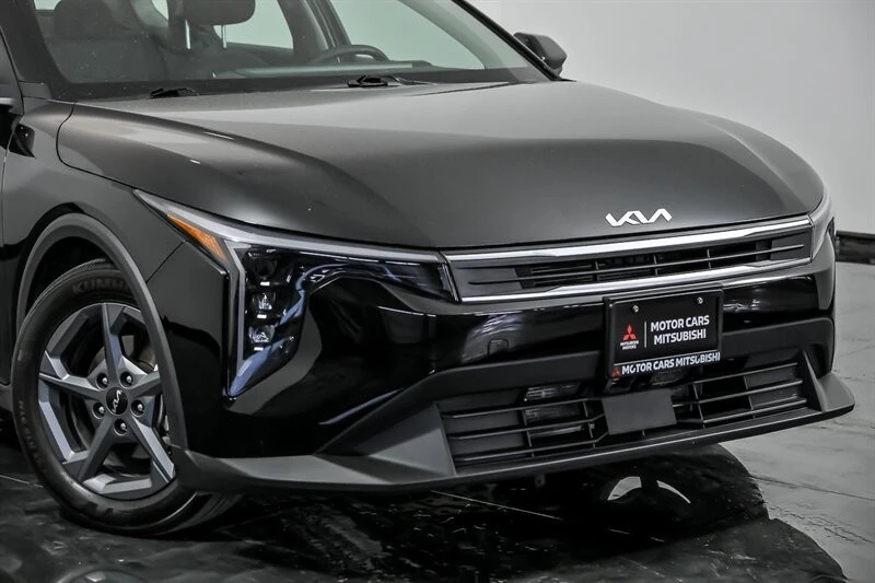 2025 Kia K4 - Image 2 of 21