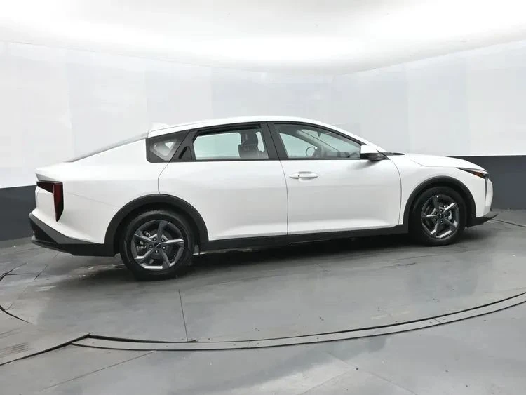 2025 Kia K4 - Image 4 of 12