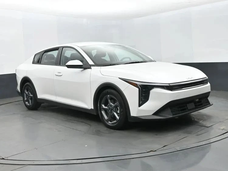 2025 Kia K4 - Image 2 of 12