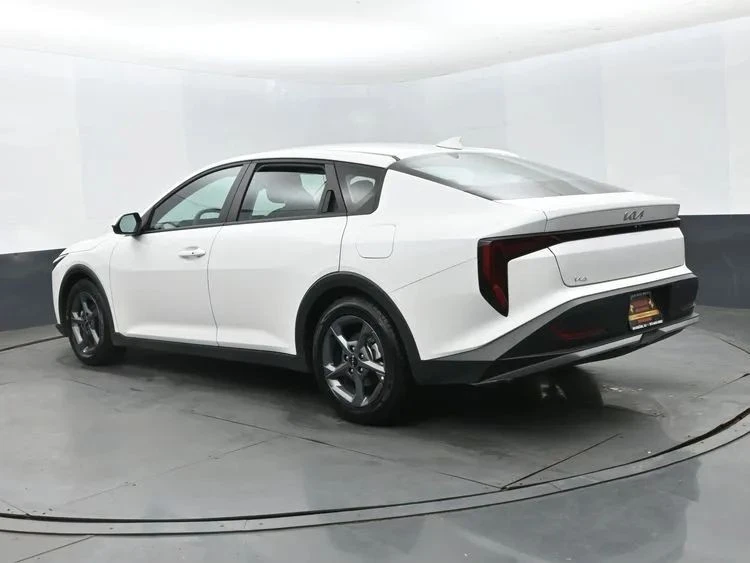 2025 Kia K4 - Image 9 of 12