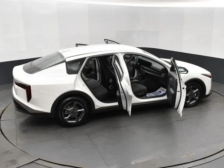 2025 Kia K4 - Image 6 of 12