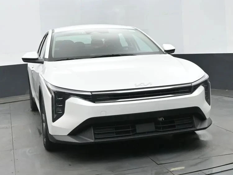2025 Kia K4 - Image 3 of 12