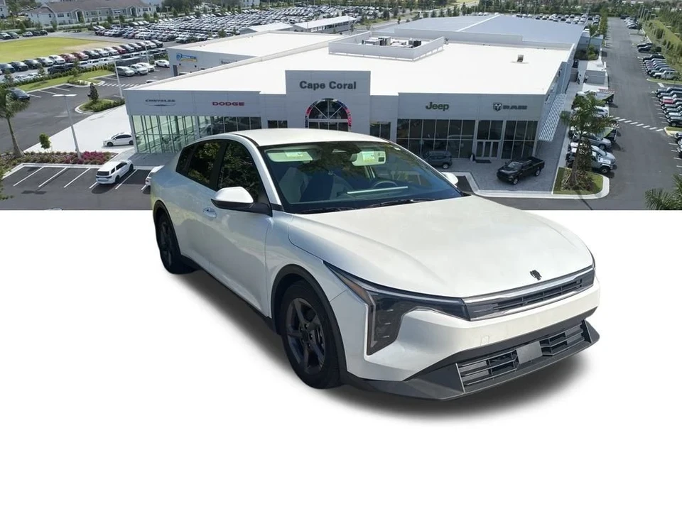 2025 Kia K4 - Image 2 of 8