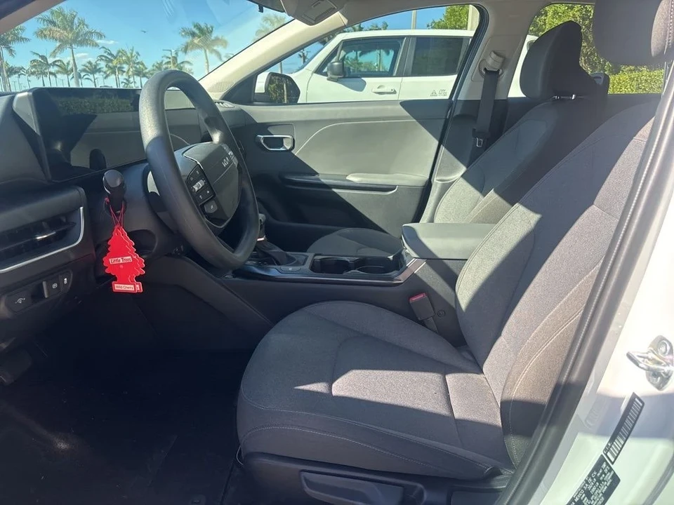 2025 Kia K4 - Image 6 of 8