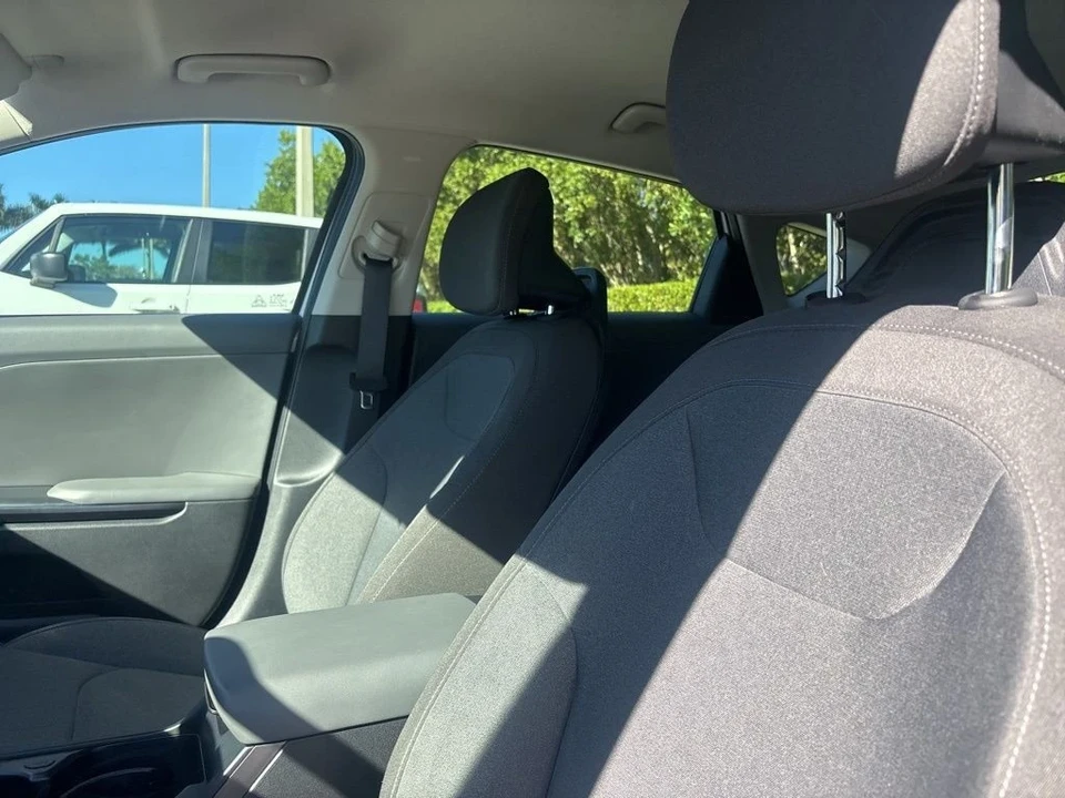 2025 Kia K4 - Image 7 of 8