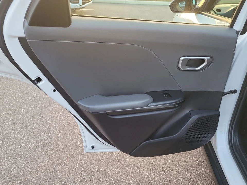2025 Kia K4 - Image 8 of 12