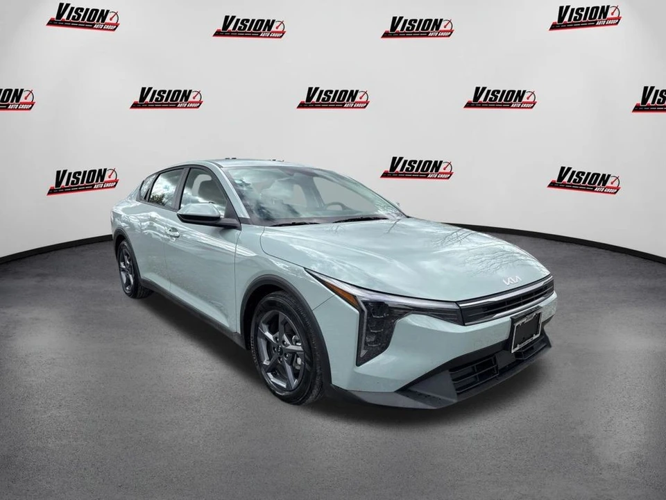 2025 Kia K4 - Image 3 of 12