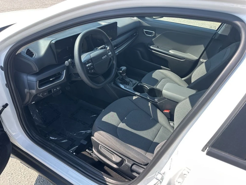 2025 Kia K4 - Image 9 of 21