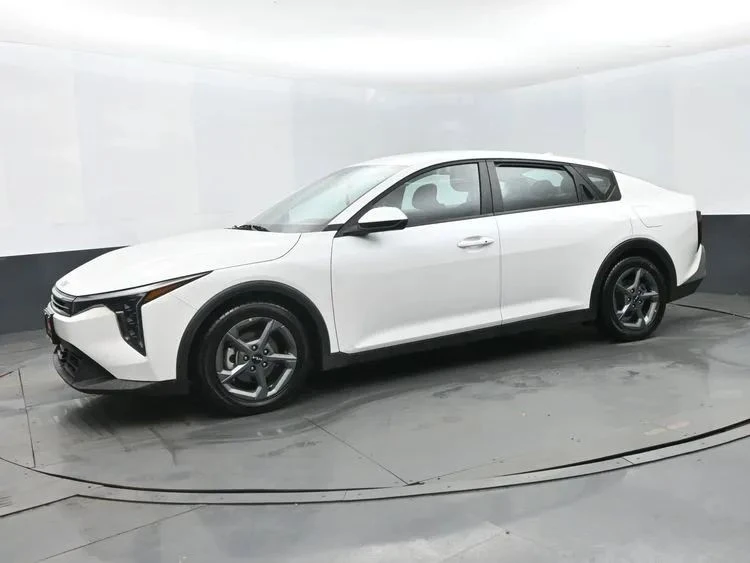 2025 Kia K4 - Image 5 of 12