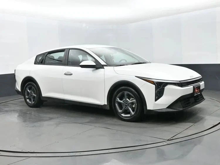 2025 Kia K4 - Image 2 of 12