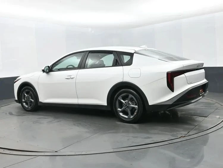 2025 Kia K4 - Image 9 of 12