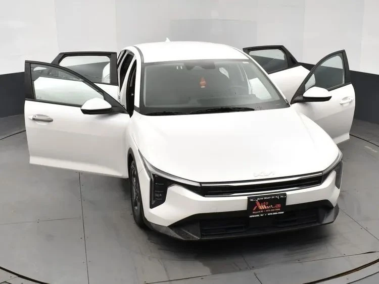2025 Kia K4 - Image 10 of 12