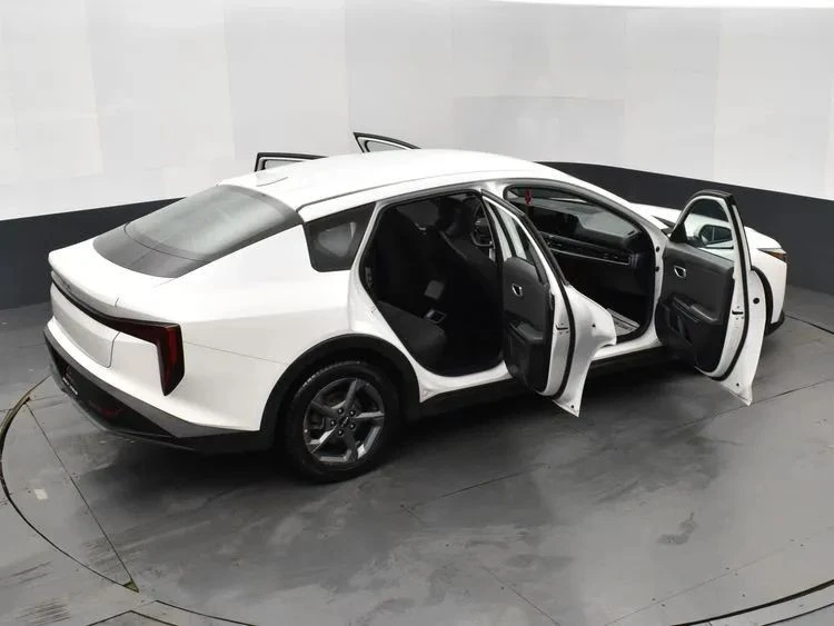 2025 Kia K4 - Image 6 of 12