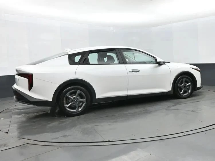 2025 Kia K4 - Image 4 of 12