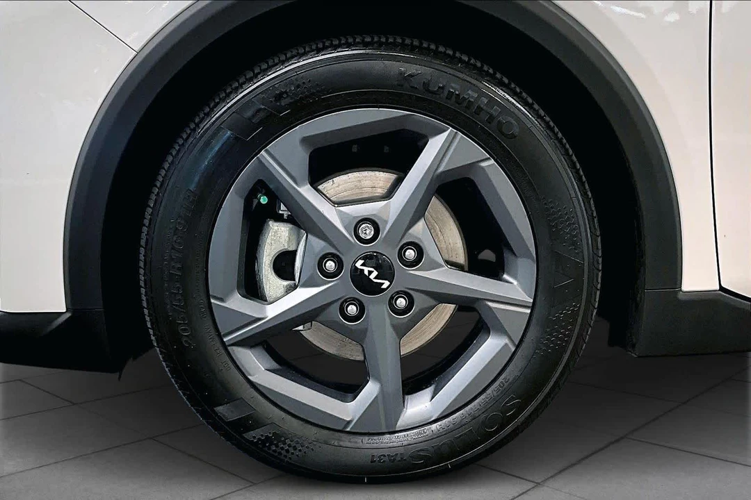 2025 Kia K4 - Image 10 of 12