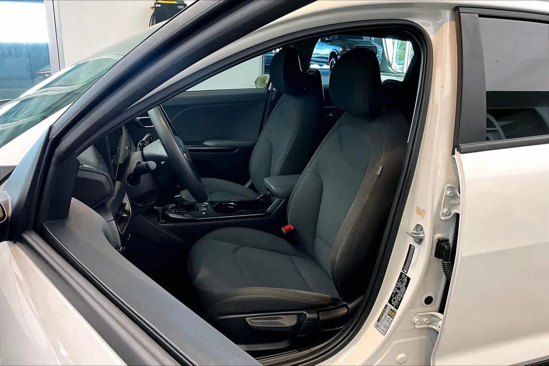 2025 Kia K4 - Image 8 of 12