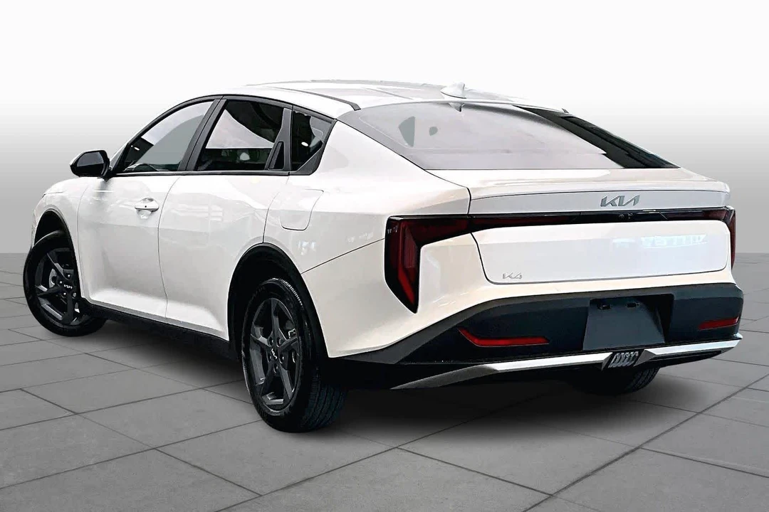 2025 Kia K4 - Image 11 of 12