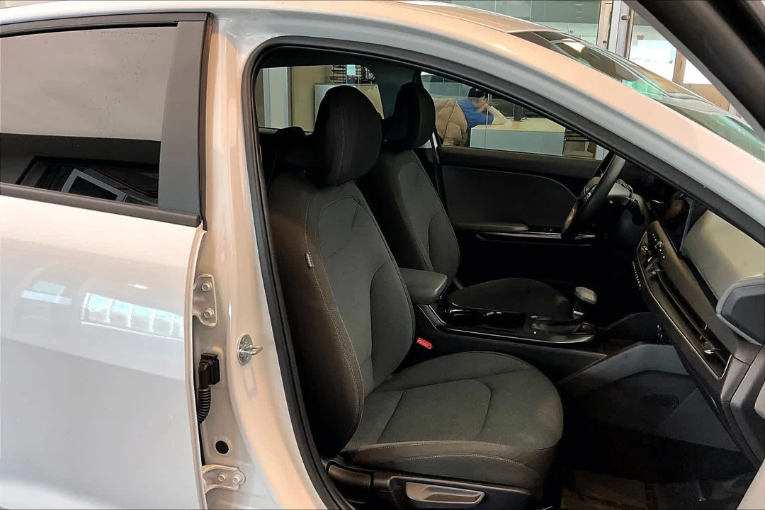 2025 Kia K4 - Image 9 of 12