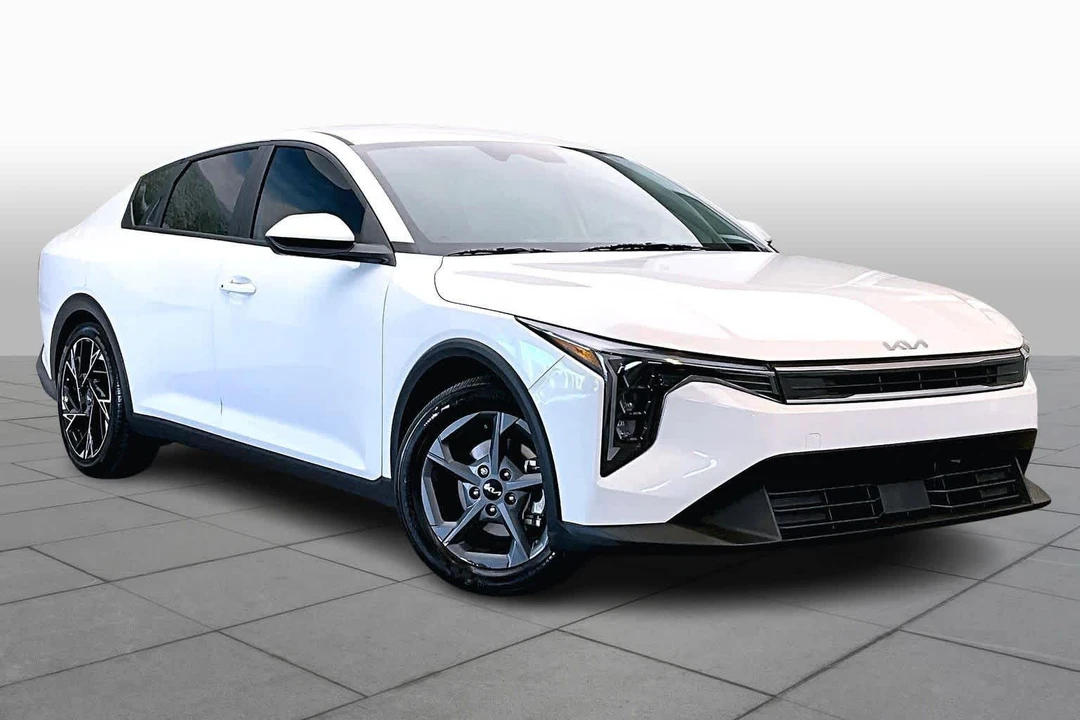 2025 Kia K4 - Image 3 of 12