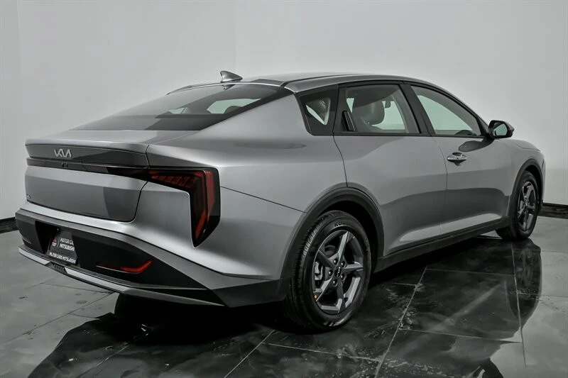 2025 Kia K4 - Image 10 of 21