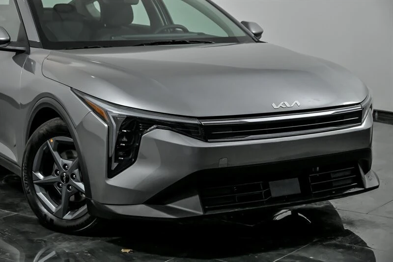 2025 Kia K4 - Image 2 of 21
