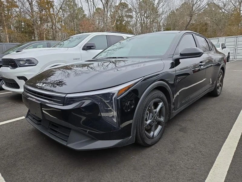 2025 Kia K4 - Image 2 of 4