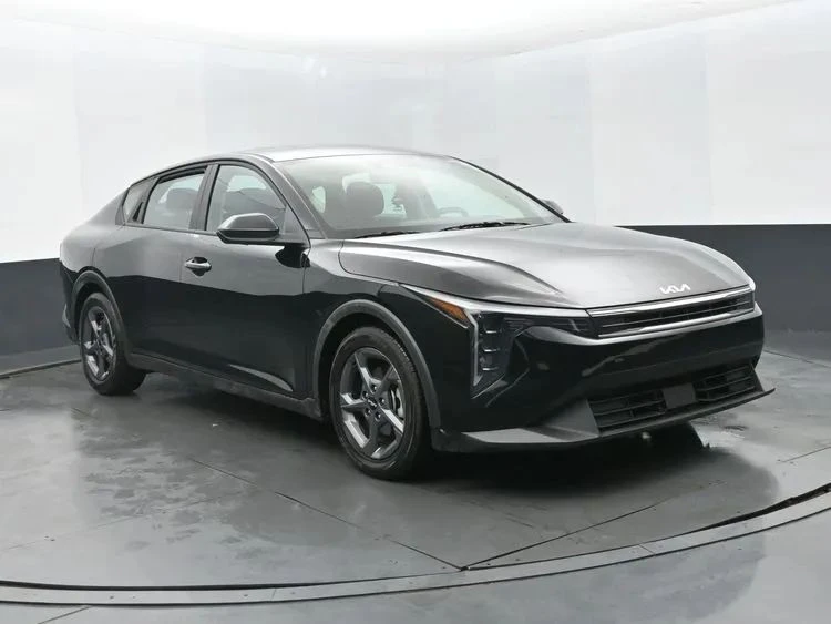 2025 Kia K4 - Image 2 of 12