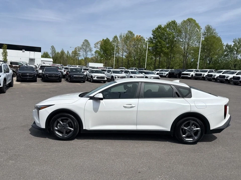 2025 Kia K4 - Image 2 of 21