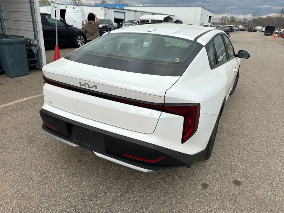 2025 Kia K4 - Image 3 of 7