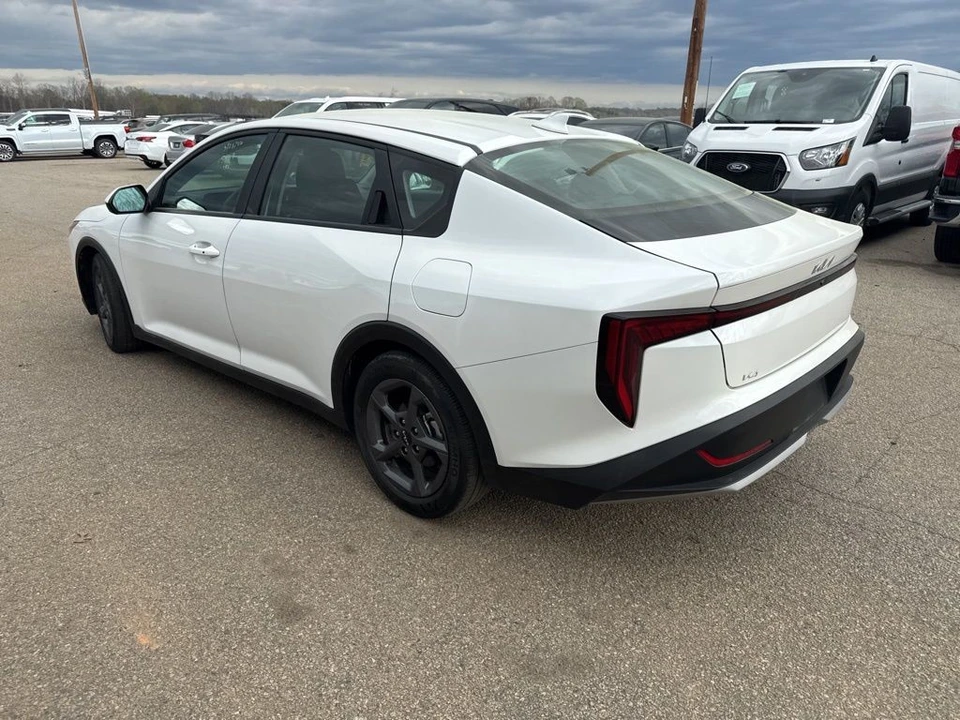 2025 Kia K4 - Image 2 of 7