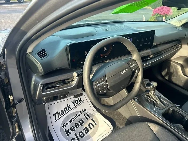 2025 Kia K4 - Image 6 of 12