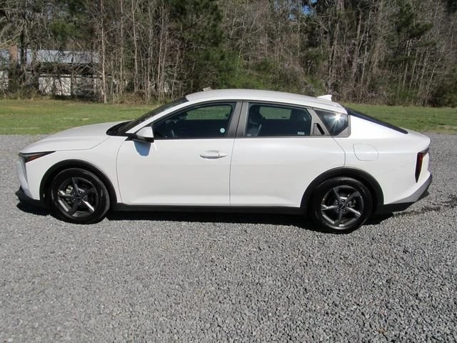 2025 Kia K4 - Image 2 of 11