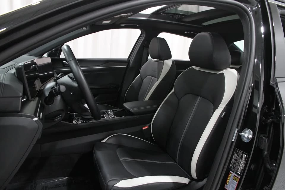 2025 Kia Optima/K5 - Image 2 of 13