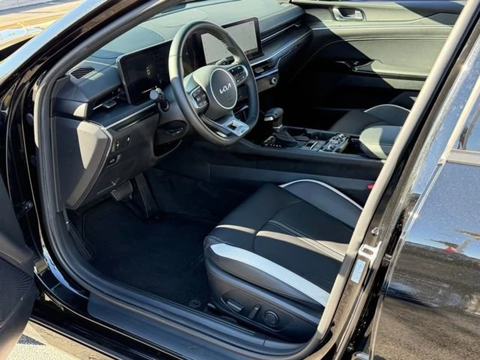 2025 Kia Optima/K5 - Image 9 of 10