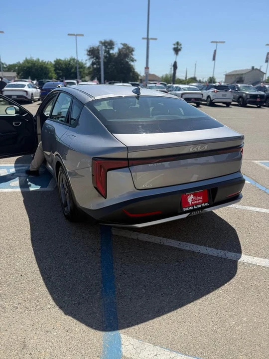 2025 Kia K4 - Image 6 of 8
