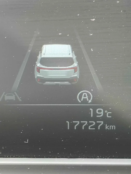 2025 Kia Seltos - Image 2 of 10