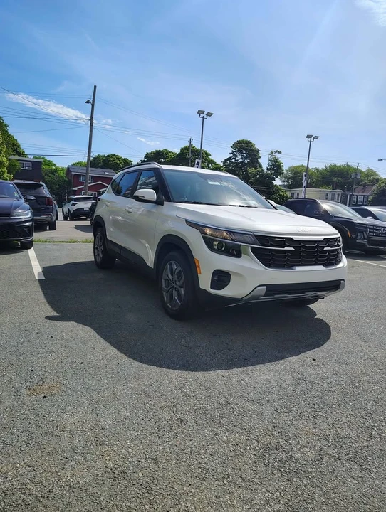 2025 Kia Seltos - Image 3 of 10
