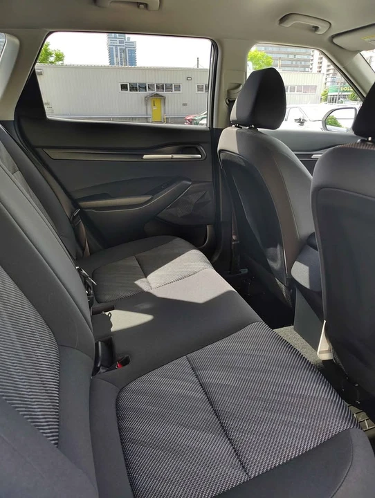 2025 Kia Seltos - Image 7 of 10