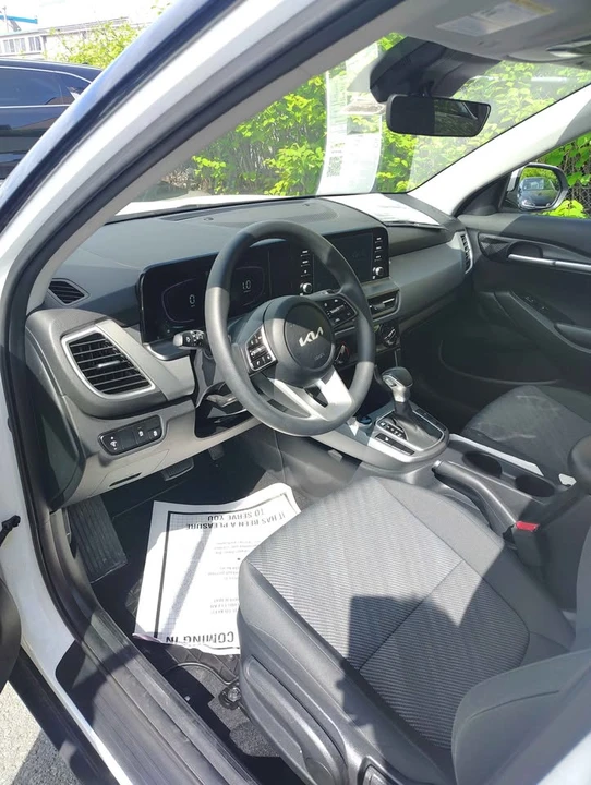 2025 Kia Seltos - Image 9 of 10
