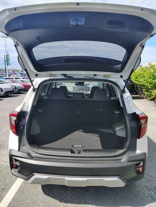 2025 Kia Seltos - Image 6 of 10