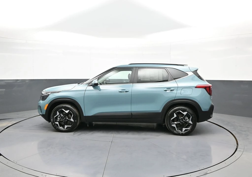 2025 Kia Seltos - Image 9 of 21