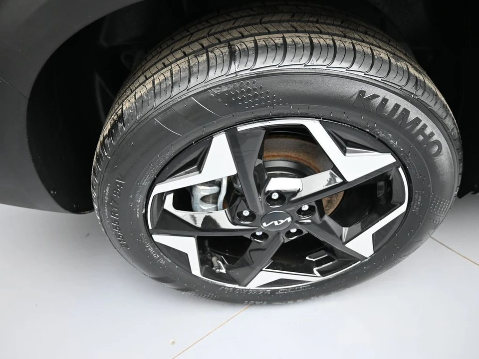 2025 Kia Seltos - Image 12 of 21