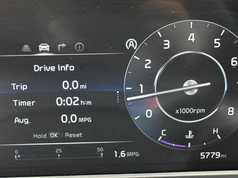 2025 Kia Seltos - Image 16 of 21