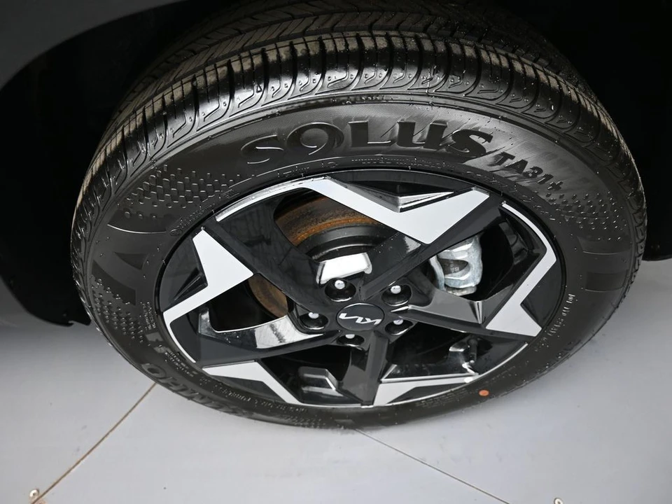2025 Kia Seltos - Image 15 of 21